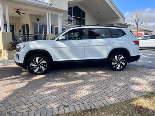 2025 Volkswagen Atlas 2.0T SE w/Technology