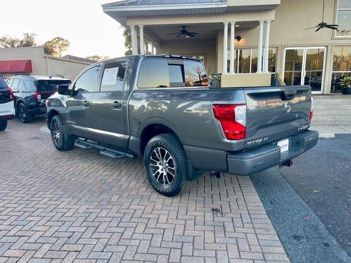 2022 Nissan Titan SV