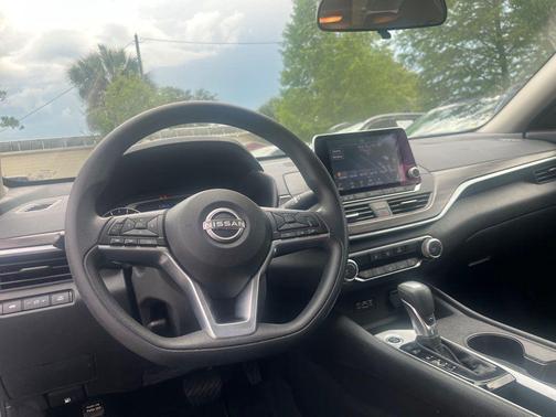 Gun Metallic 2025 Nissan Altima SV