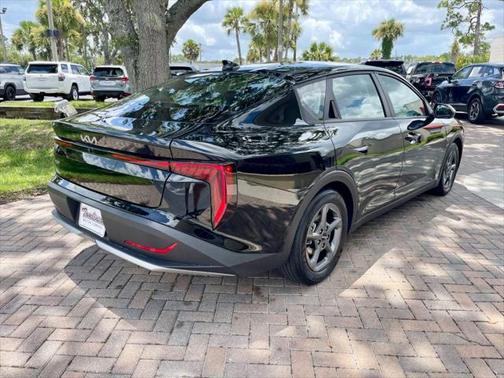 2025 Kia K4 LXS FWD