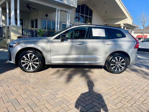 2025 Volvo XC60 B5 AWD Plus