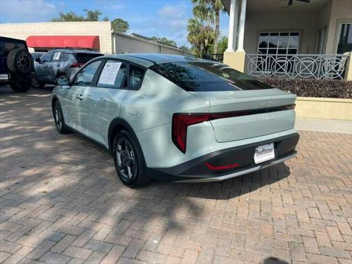 2025 Kia K4 LXS