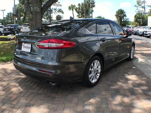 Photo 5 of 18 of 2020 Ford Fusion SE
