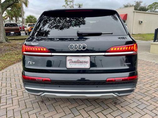 2024 Audi Q7 45 Premium Plus