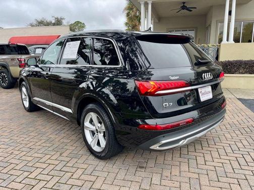 2024 Audi Q7 45 Premium Plus