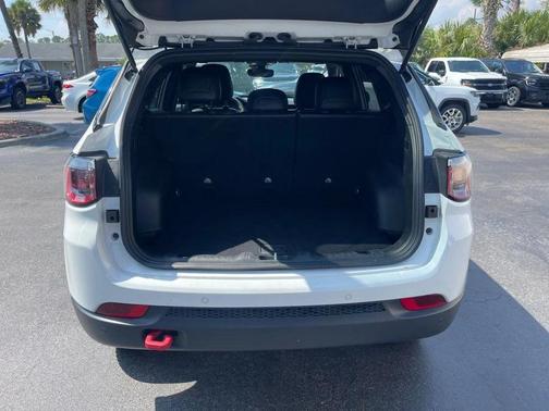 Bright White Clearcoat 2025 Jeep Compass Trailhawk