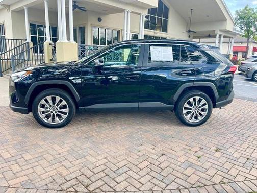 2022 Toyota RAV4 XLE Premium