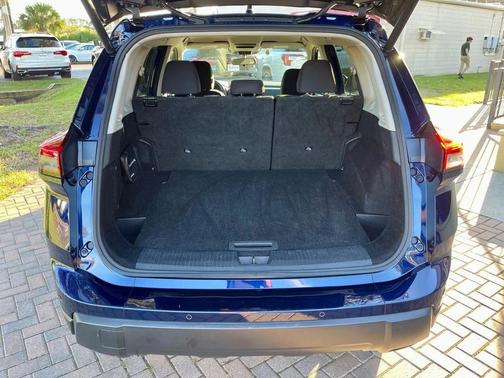 Deep Ocean Blue Pearl 2024 Nissan Rogue SV