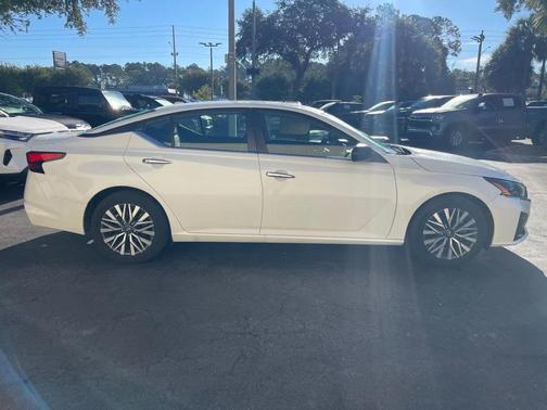 White 2024 Nissan Altima 2.5 SV