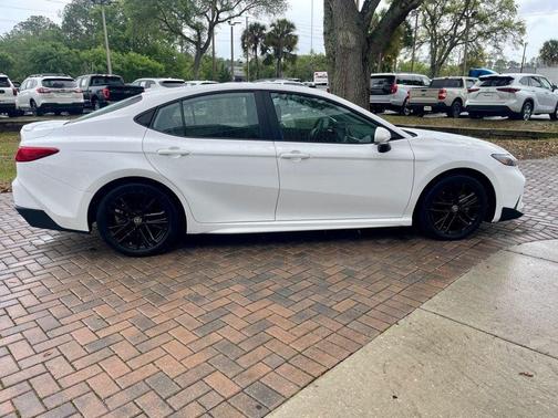 Ice Cap 2026 Toyota Camry SE