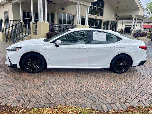 Ice Cap 2026 Toyota Camry SE