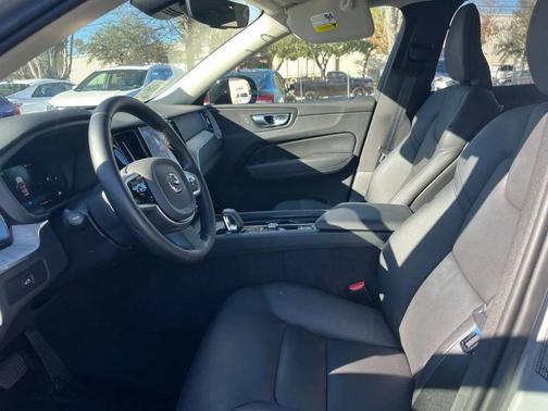 2025 Volvo XC60 B5 AWD Plus