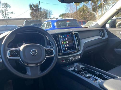 2025 Volvo XC60 B5 AWD Plus