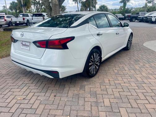Glacier White 2025 Nissan Altima SV