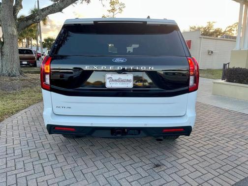 2025 Ford Expedition Active 4x4