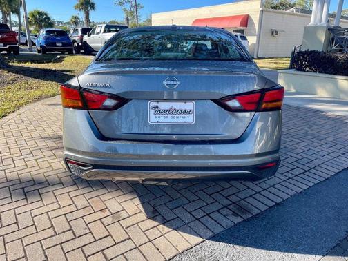 Gun Metallic 2025 Nissan Altima SV