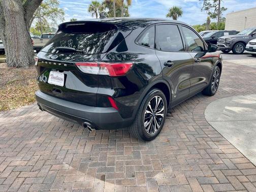 Agate Black Metallic 2022 Ford Escape SE