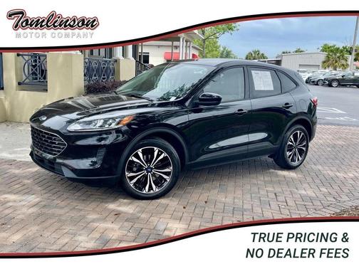 Agate Black Metallic 2022 Ford Escape SE
