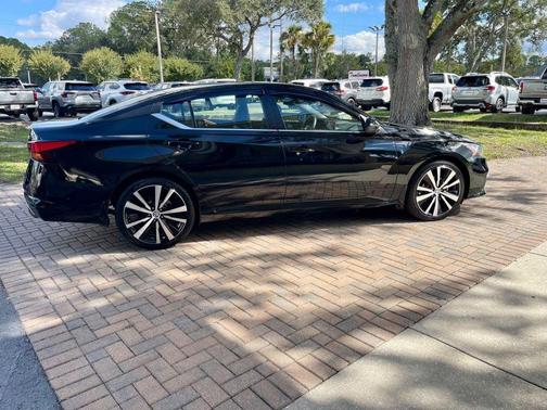2022 Nissan Altima 2.5 SR Sedan