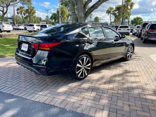 2022 Nissan Altima 2.5 SR Sedan