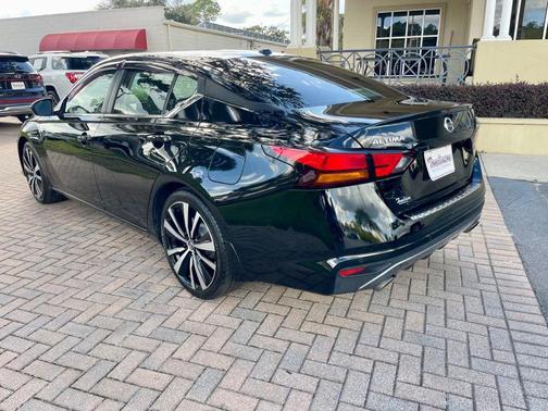2022 Nissan Altima 2.5 SR Sedan