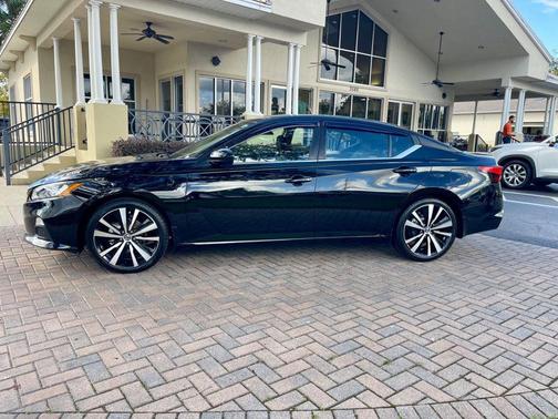 2022 Nissan Altima 2.5 SR Sedan