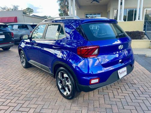 2025 Hyundai VENUE Limited