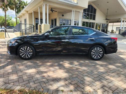 Super Black 2025 Nissan Altima SV
