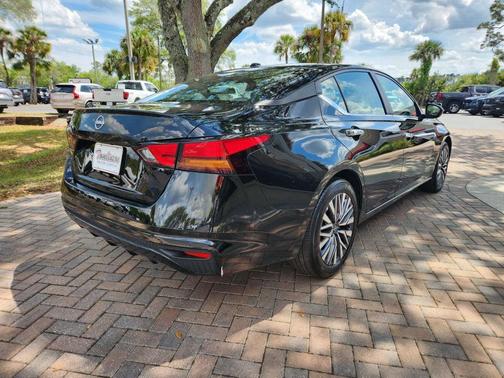 Super Black 2025 Nissan Altima SV