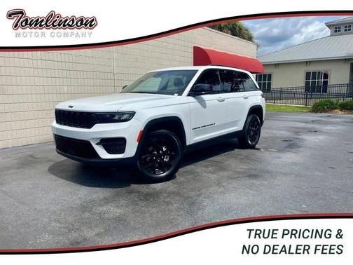 Bright White Clearcoat 2025 Jeep Grand Cherokee Altitude