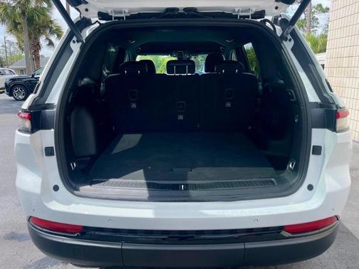 Bright White Clearcoat 2025 Jeep Grand Cherokee Altitude