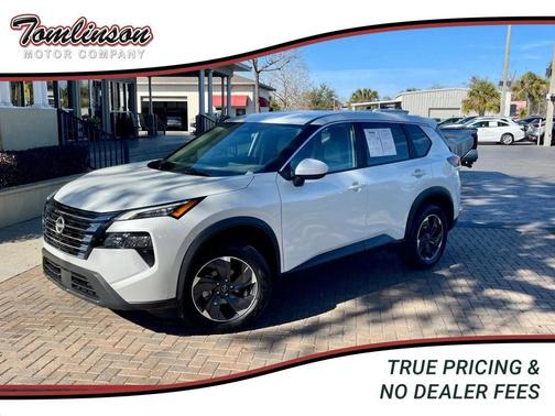 Everest White Pearl 2025 Nissan Rogue SV