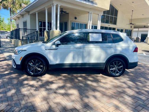 Oryx White Pearl 2022 Volkswagen Tiguan 2.0T SE