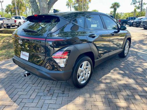 Abyss Black Pearl 2026 Hyundai KONA SE