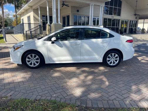 2025 Toyota Corolla Hybrid LE