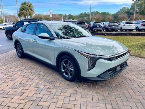 2025 Kia K4 LXS FWD