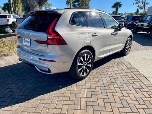 2025 Volvo XC60 PLUS DARK THEME