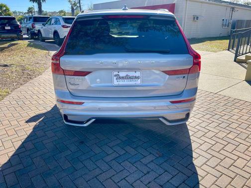 2025 Volvo XC60 PLUS DARK THEME