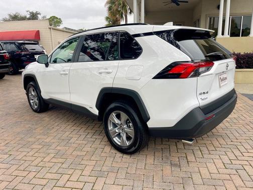 2025 Toyota RAV4 Hybrid XLE