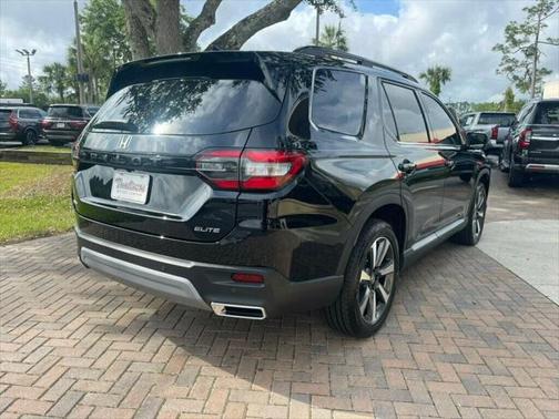 2025 Honda Pilot ELITE AWD WITH THIRD ROW!!!