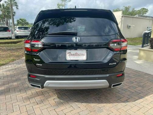 2025 Honda Pilot ELITE AWD WITH THIRD ROW!!!
