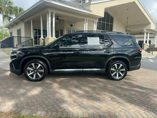 2025 Honda Pilot ELITE AWD WITH THIRD ROW!!!