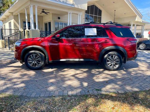 2022 Nissan Pathfinder SV