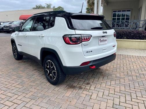 Bright White Clearcoat 2025 Jeep Compass Trailhawk