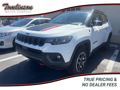 Bright White Clearcoat 2025 Jeep Compass Trailhawk
