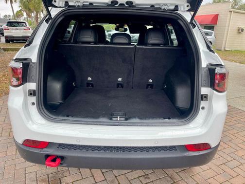 Bright White Clearcoat 2025 Jeep Compass Trailhawk
