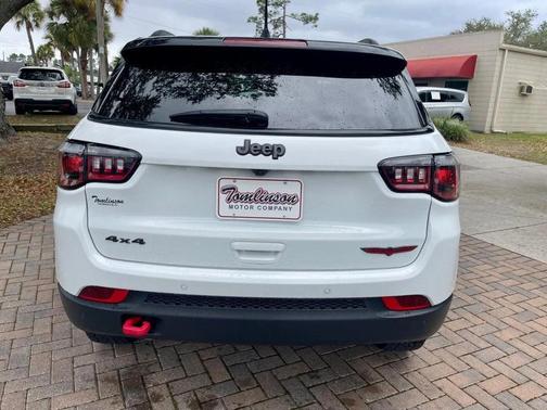 Bright White Clearcoat 2025 Jeep Compass Trailhawk