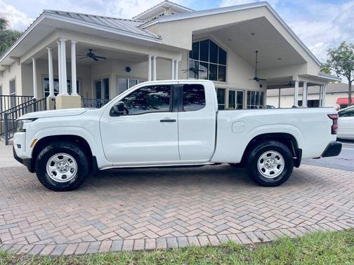2022 Nissan Frontier S