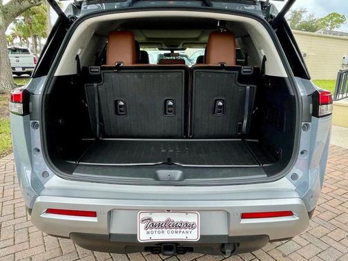 2025 Nissan Pathfinder Platinum 4WD