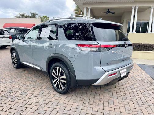 2025 Nissan Pathfinder Platinum 4WD